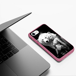 Чехол iPhone 7/8 матовый Блондинка с большим белым медведем, цвет: 3D-малиновый — фото 2