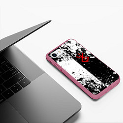 Чехол iPhone 7/8 матовый Берсерк знак жертвы - черно-белые брызги, цвет: 3D-малиновый — фото 2
