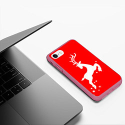 Чехол iPhone 7/8 матовый Рождественский олень Red and white, цвет: 3D-малиновый — фото 2