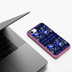 Чехол iPhone 7/8 матовый Новогодняя гжельская роспись цветами на чёрном фон, цвет: 3D-малиновый — фото 2