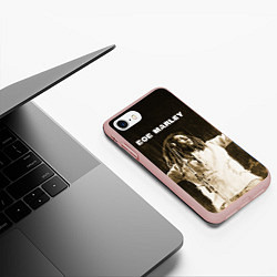 Чехол iPhone 7/8 матовый Музыкант в стиле регги Боб Марли, цвет: 3D-светло-розовый — фото 2