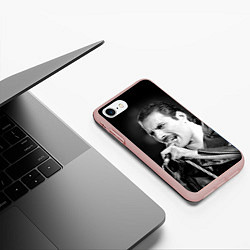 Чехол iPhone 7/8 матовый Фредди Меркьюри, цвет: 3D-светло-розовый — фото 2