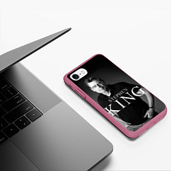 Чехол iPhone 7/8 матовый Стивен Кинг, цвет: 3D-малиновый — фото 2
