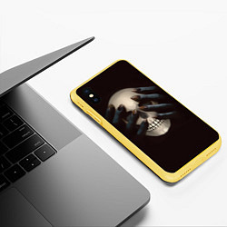Чехол iPhone XS Max матовый Руки на черепе, цвет: 3D-желтый — фото 2