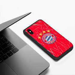 Чехол iPhone XS Max матовый Bayern munchen белые царапины на красном фоне, цвет: 3D-черный — фото 2