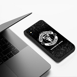 Чехол iPhone XS Max матовый Manchester United с потертостями на темном фоне, цвет: 3D-черный — фото 2