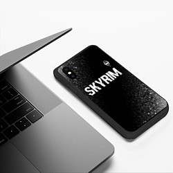 Чехол iPhone XS Max матовый Skyrim glitch на темном фоне посередине, цвет: 3D-черный — фото 2
