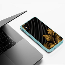 Чехол iPhone XS Max матовый Лепнина золотые узоры на черной ткани, цвет: 3D-мятный — фото 2