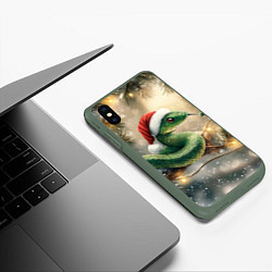 Чехол iPhone XS Max матовый Новогодняя змея на ветке ели, цвет: 3D-темно-зеленый — фото 2