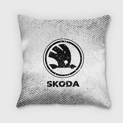 Подушка квадратная Skoda с потертостями на светлом фоне