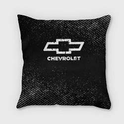 Подушка квадратная Chevrolet с потертостями на темном фоне