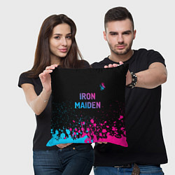 Подушка квадратная Iron Maiden - neon gradient: символ сверху, цвет: 3D-принт — фото 2