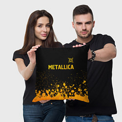 Подушка квадратная Metallica - gold gradient: символ сверху, цвет: 3D-принт — фото 2