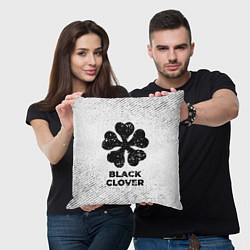 Подушка квадратная Black Clover с потертостями на светлом фоне, цвет: 3D-принт — фото 2