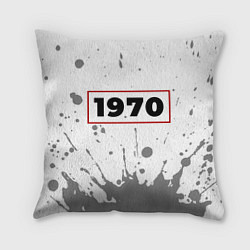 Подушка квадратная 1970 - в красной рамке на светлом