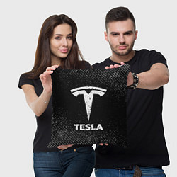 Подушка квадратная Tesla с потертостями на темном фоне, цвет: 3D-принт — фото 2