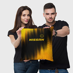 Подушка квадратная Nissan - gold gradient: символ сверху, цвет: 3D-принт — фото 2