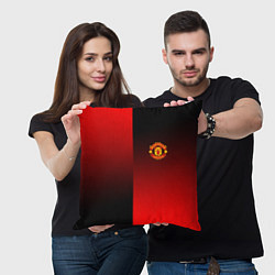 Подушка квадратная Манчестер Юнайтед градиент спорт, цвет: 3D-принт — фото 2