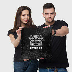 Подушка квадратная Bayer 04 sport на темном фоне, цвет: 3D-принт — фото 2
