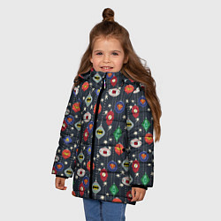 Куртка зимняя для девочки Елочные игрушки DC, цвет: 3D-черный — фото 2