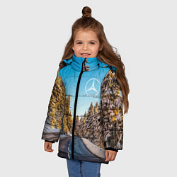 Куртка зимняя для девочки Мерседес - зимняя дорога через лес, цвет: 3D-светло-серый — фото 2