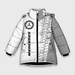 Зимняя куртка для девочки Mercedes speed на светлом фоне со следами шин: по-
