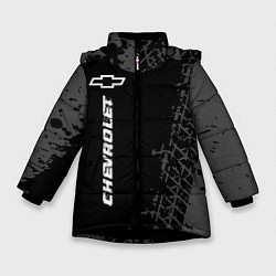Зимняя куртка для девочки Chevrolet speed на темном фоне со следами шин: по-