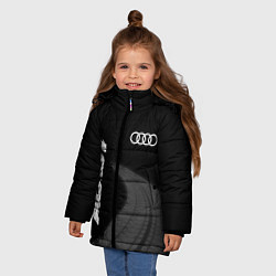 Куртка зимняя для девочки Audi speed на темном фоне со следами шин вертикаль, цвет: 3D-черный — фото 2
