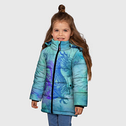 Куртка зимняя для девочки Бирюзовый дракон узор, цвет: 3D-красный — фото 2