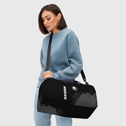 Сумки спортивные Skoda speed на темном фоне со следами шин: символ, цвет: 3D-принт — фото 2