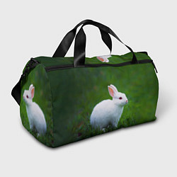 Спортивная сумка Кролик на фоне травы
