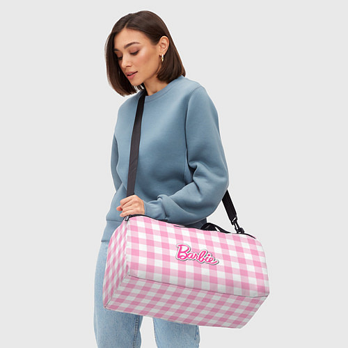 Спортивная сумка Барби лого розовая клетка / 3D-принт – фото 4