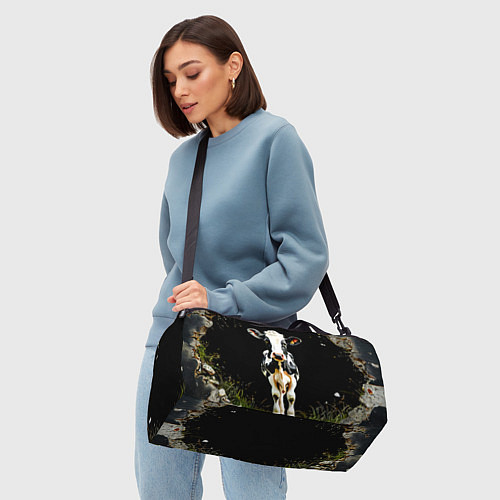 Спортивная сумка Корова на черном / 3D-принт – фото 4