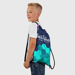 Рюкзак-мешок ГЕНШИН ИМПАКТ на фоне узора из сот, цвет: 3D-принт — фото 2