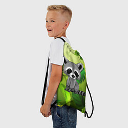 Рюкзак-мешок Енот на фоне зеленой листвы, цвет: 3D-принт — фото 2