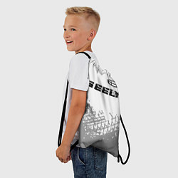 Рюкзак-мешок Geely speed на светлом фоне со следами шин посеред, цвет: 3D-принт — фото 2