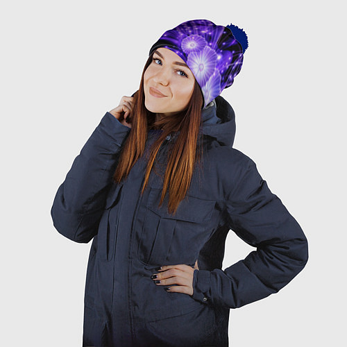 Шапка c помпоном Силуэты цветов на темном фоне - фиолетовое свечени / 3D-Тёмно-синий – фото 2