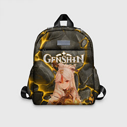 Детский рюкзак Нин Гуан на фоне монолита камня