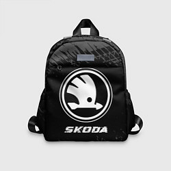 Детский рюкзак Skoda speed на темном фоне со следами шин