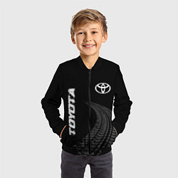 Бомбер детский Toyota speed на темном фоне со следами шин: надпис, цвет: 3D-черный — фото 2