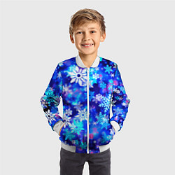 Бомбер детский Яркие узоры снежинок, цвет: 3D-белый — фото 2