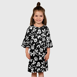 Платье клеш для девочки Белые цветы на чёрном фоне Белые цветы на чёрном ф, цвет: 3D-принт — фото 2