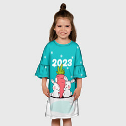 Платье клеш для девочки Зайчики с большой морковкой 2023, цвет: 3D-принт — фото 2
