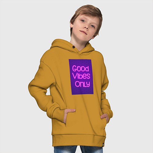 Детское худи оверсайз Неоновая надпись good vibes only и кирпичная стена / Горчичный – фото 4