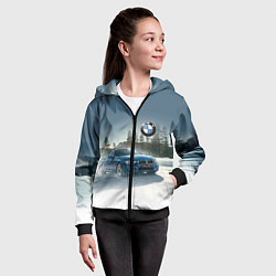 Толстовка на молнии детская Крутая бэха мчится по лесной дороге, цвет: 3D-черный — фото 2