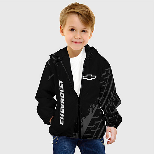 Детская куртка Chevrolet Speed на темном фоне со следами шин / 3D-Черный – фото 4