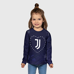 Лонгслив детский Лого Juventus в сердечке на фоне мячей, цвет: 3D-принт — фото 2
