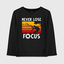Лонгслив хлопковый детский Never lose focus, цвет: черный