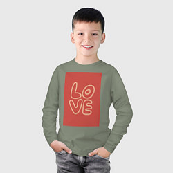 Лонгслив хлопковый детский Слово Love на красном прямоугольном фоне, цвет: авокадо — фото 2