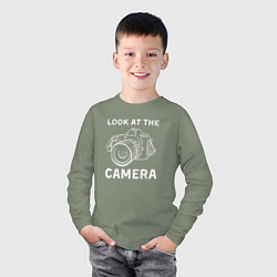 Лонгслив хлопковый детский Смотри в камеру, цвет: авокадо — фото 2